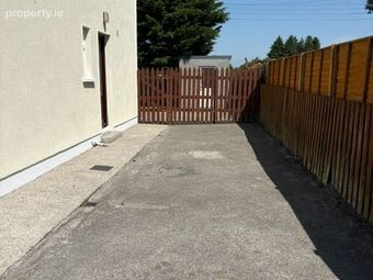 17 Abbey Vale, Ballyhaunis, Co. Mayo - Image 4