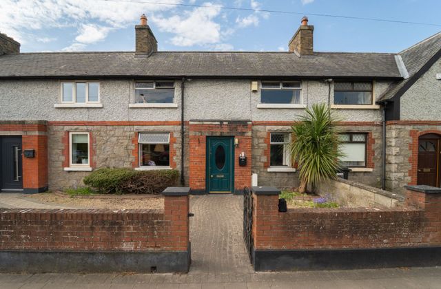 7 Woodfarm Cottages, Lucan Road Old, Palmerstown, Dublin 20 - Click to view photos