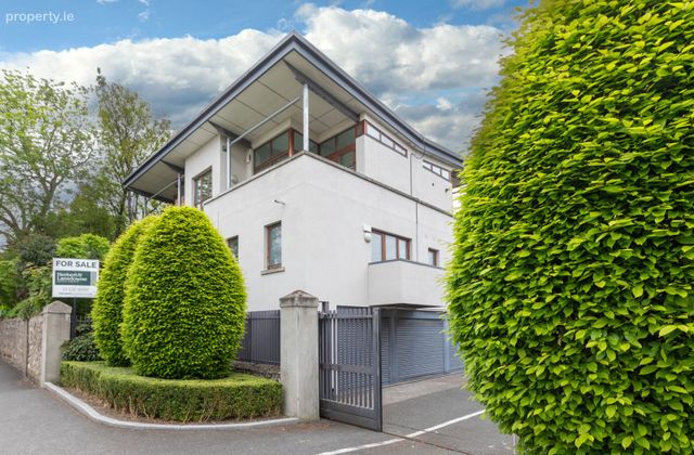 7 Aubreyville, Dublin Road, Shankill, Dublin 18 - Click to view photos