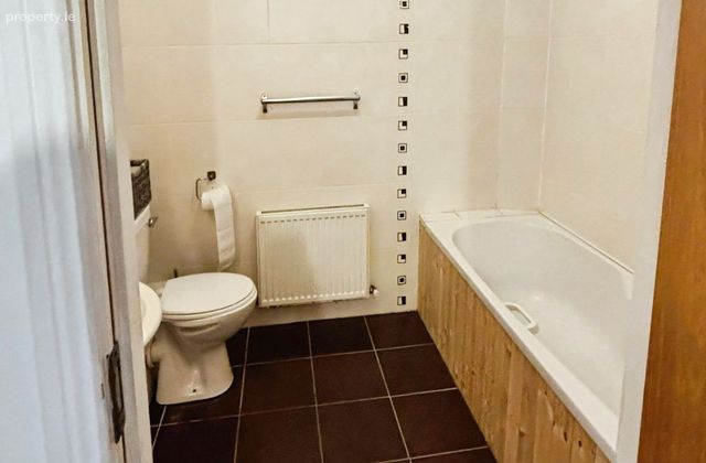 Apartment 18, The Lodge, The Oaks, Classes Lake, Ballincollig, Co. Cork - Click to view photos