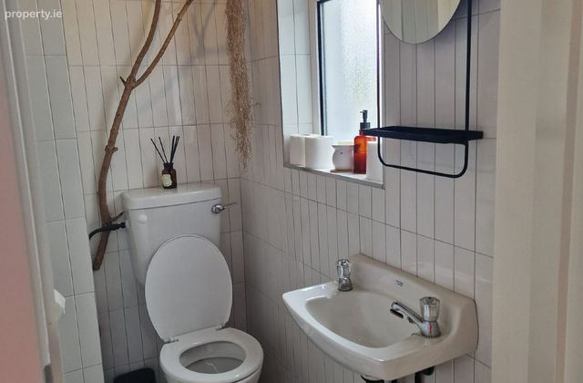 Castlelawn Heights, Headford Road, Galway, Jordan's Island, Co. Galway - Click to view photos