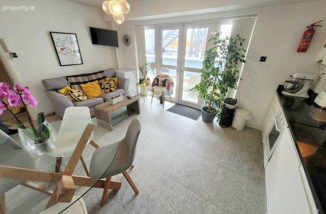 Cuirt Na Tra, 204 Upper Salthill, Galway City Centre, Co. Galway - Click to view photos