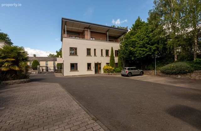 6 Aubreyville, Dublin Road, Shankill, Dublin 18 - Click to view photos