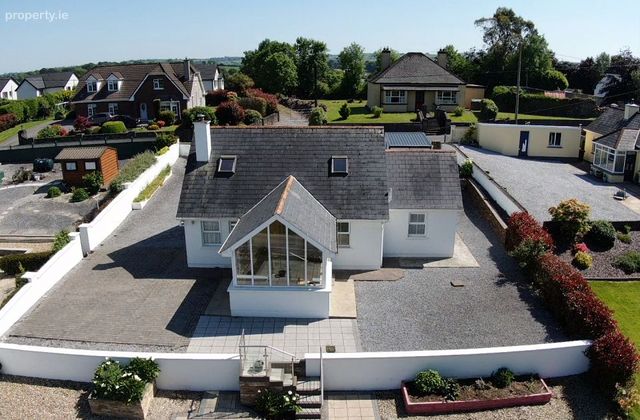 Knockaneowen, Coachford, Co. Cork - Click to view photos