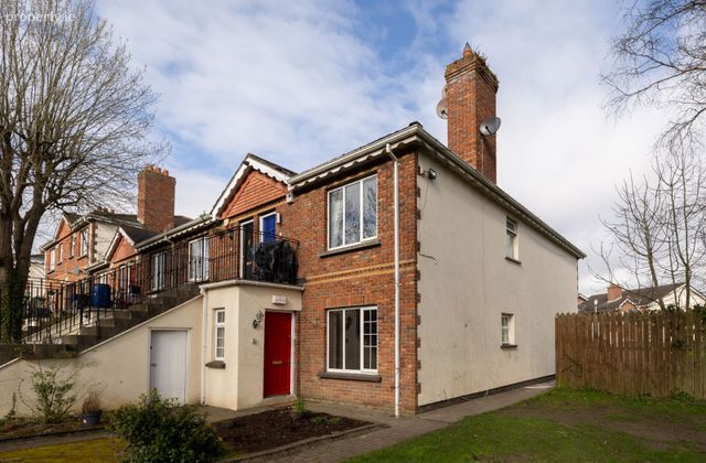 6 Green Isle Court, Clondalkin, Dublin 22 - Click to view photos