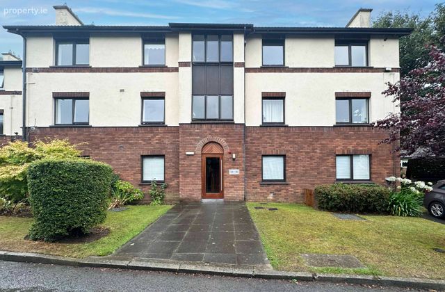 35 The Sycamores, Stradbrook Hill, Blackrock, Co. Dublin - Click to view photos