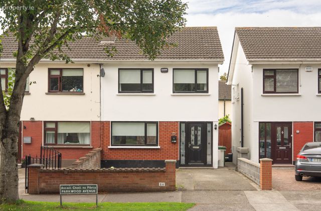 18 Parkwood Avenue, Dublin 24, Oldbawn, Dublin 24 - Click to view photos