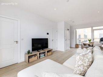 32 Woodbrook Court, Shankill, Dublin 18 - Image 4