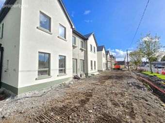 2 Cuirt Ghallagh, Castleblakeney, Co. Galway - Image 3