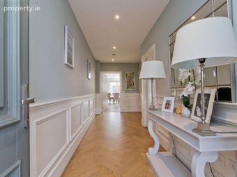 24 Castleknock Cross, Castleknock, Dublin 15, Co. Dublin, Castleknock, Dublin 15 - Image 2