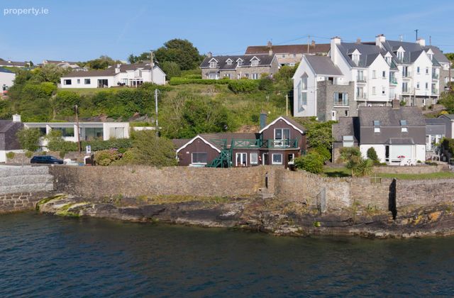 D&uacute;neen, Summercove, Kinsale, Co. Cork - Click to view photos