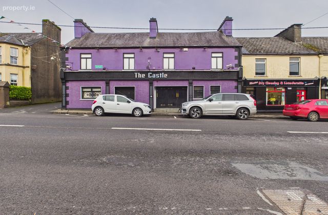 The Castle Night Club, New Street, Ballaghaderreen, Co. Roscommon, Ballaghaderreen, Co. Roscommon - Click to view photos