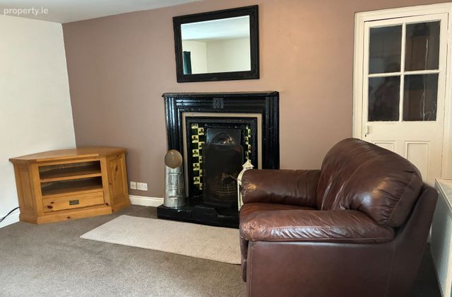 The Farmhouse, Slievegullane, Innishannon, Co. Cork - Click to view photos