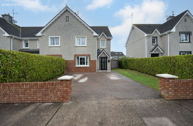 17 The Cedars, Classes Lake, Ovens, Co. Cork - Click to view photos