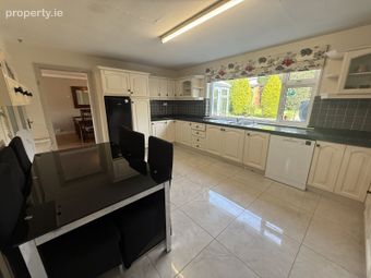 44 Fairyfield, Parteen, Garraun, Co. Clare - Image 4