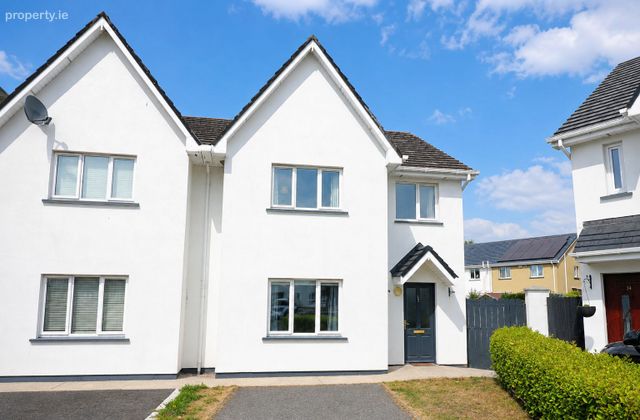 23 Ravenswood, Cregg Road, Carrick-on-Suir, Co. Tipperary - Click to view photos