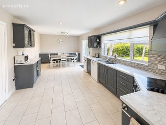 Fionnghlas, 4 Annavilla Grove, Westbury, Corbally, Westbury, Co. Clare - Image 4