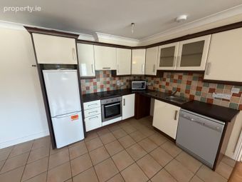 4 Hazel House, Bride Street, Loughrea, Co. Galway - Image 2