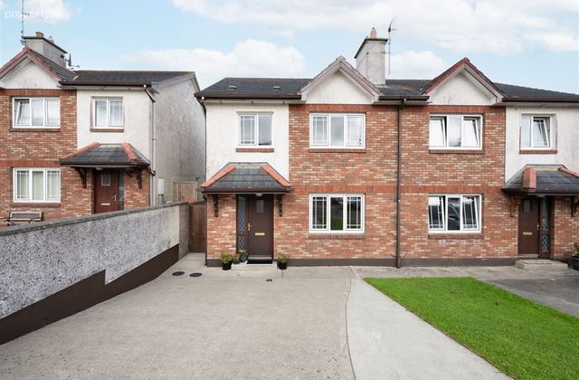 4 Carrig Avenue, Carrig Na Curra, Carrigaline, Co. Cork - Click to view photos