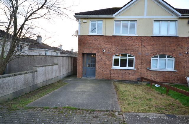 77 Woodlands Park, Arklow, Co. Wicklow - Click to view photos
