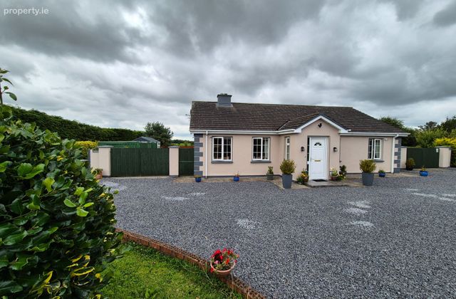 Derrylusk, Mountrath, Mountrath, Co. Laois - Click to view photos