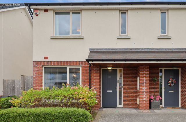 46 D&uacute;n Rioga Crescent, Dunshaughlin, Co. Meath - Click to view photos