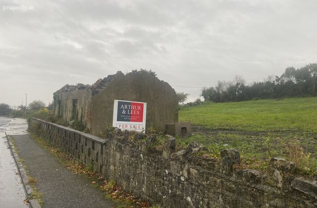 Ennis Road, Kildysart, Co. Clare - Click to view photos