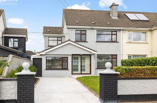 65 College Park, Newbridge, Co. Kildare - Click to view photos