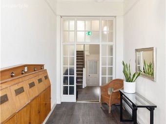 Top Floor Apartment, 1 Eaton Square, Monkstown, Co. Dublin, Monkstown, Co. Dublin - Image 2