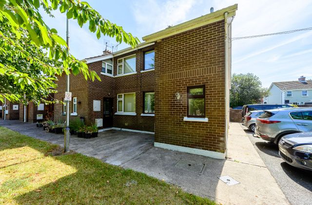 98 White Oaks, Wilton, Co. Cork - Click to view photos
