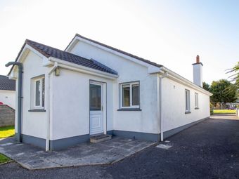 32 Knockaphunta Park, Castlebar, Co. Mayo - Image 4