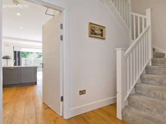 1 Grand Canal View, Saint James's Terrace, Dublin 8, Dublin 8 - Image 2