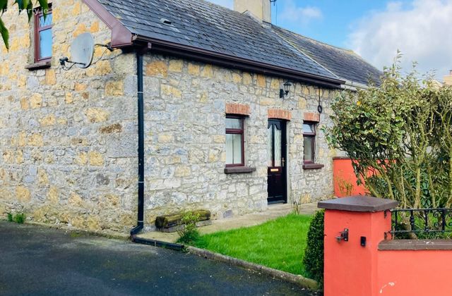 The Cottage, Lisloran, E25 Py58, Cashel, Co. Tipperary - Click to view photos