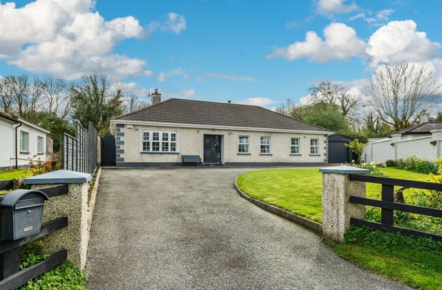 Graigues, Robertstown, Co Kildare, Robertstown, Co. Kildare - Click to view photos
