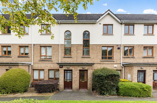 5 The Court, Larch Hill, Santry, Dublin 9 - Click to view photos