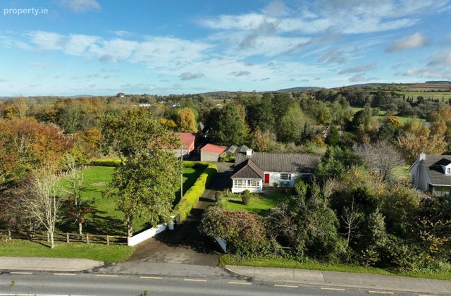 Residence On C. 1.5 Acres, 0.60 Ha., Eadestown, Naas, Co. Kildare - Click to view photos