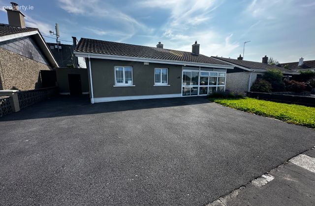 4 Meadow Grove, Ballybane, Mervue, Co. Galway - Click to view photos