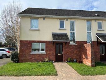 32 Butler Court, Mitchel Street, Thurles, Co. Tipperary - Image 2