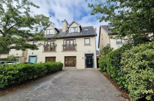 5 Castle Rock Avenue, Midleton, Co. Cork - Click to view photos