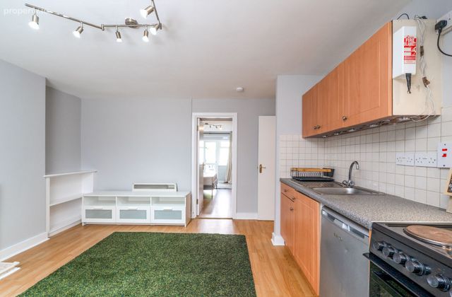 Garden Apartment, 85 George's Street Upper, Dun Laoghaire, Co. Dublin - Click to view photos