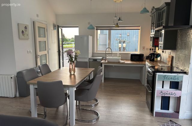 Crettyard, Crettyard, Co. Laois - Click to view photos