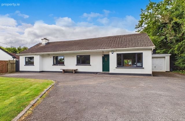 Bowhill, Fairyhouse Road, Ratoath, Co. Meath - Click to view photos