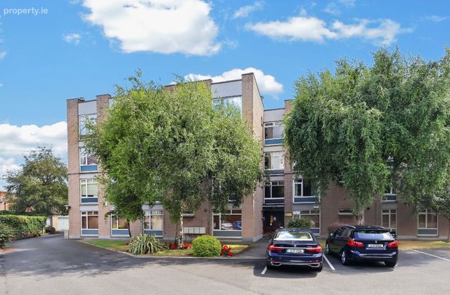 Short Let - Renoir, Saint James' Court, Sandymount, Dublin 4 - Click to view photos