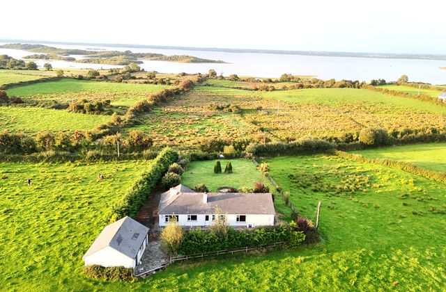 Lake View Villa, Errew, Castlehill, Co. Mayo - Click to view photos