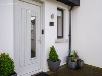 4 East Avenue, Mill Farm, Carrigaline, Co. Cork - Image 2