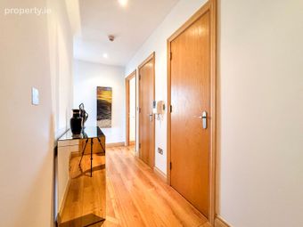 Oak House, Carrickmines Green, Carrickmines, Dublin 18 - Image 2