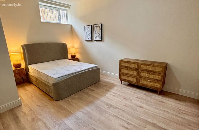 Mountjoy Square Apartment, Dublin 1 - Click to view photos