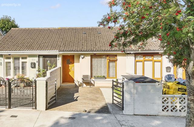 55 Oakcourt Lawn, Palmerstown, Dublin 20 - Click to view photos