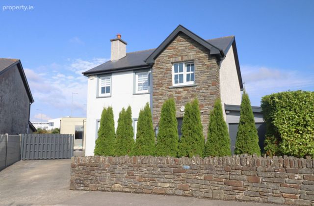 31 Gortnaclohy Heights, Skibbereen, Co. Cork - Click to view photos