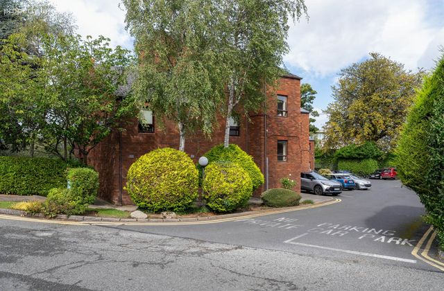 Apartment 15, Dundrum Court, Dundrum, Dublin 16, Co. Dublin, Dundrum, Dublin 16 - Click to view photos